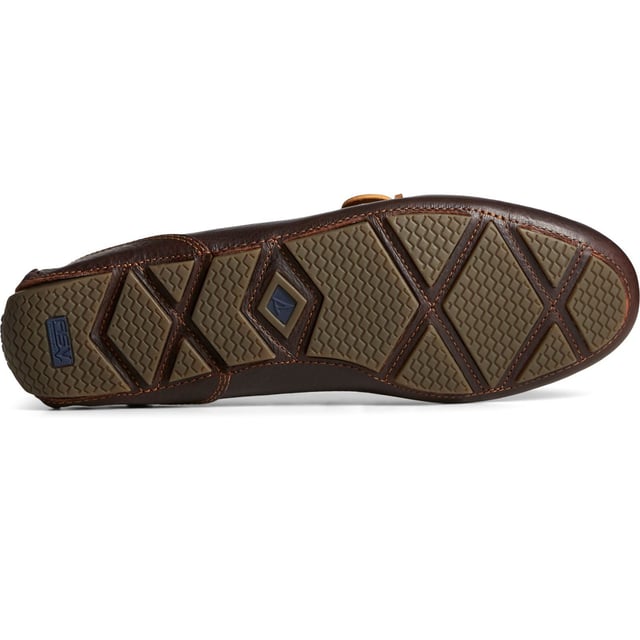 Show off your sense of style with our Davenport 1-Eye driving shoe. Crafted from pure premium leather, with luxurious rawhide laces and meticulous moccasin stitching, these tasteful loafers sit atop a slim podded rubber outsole.