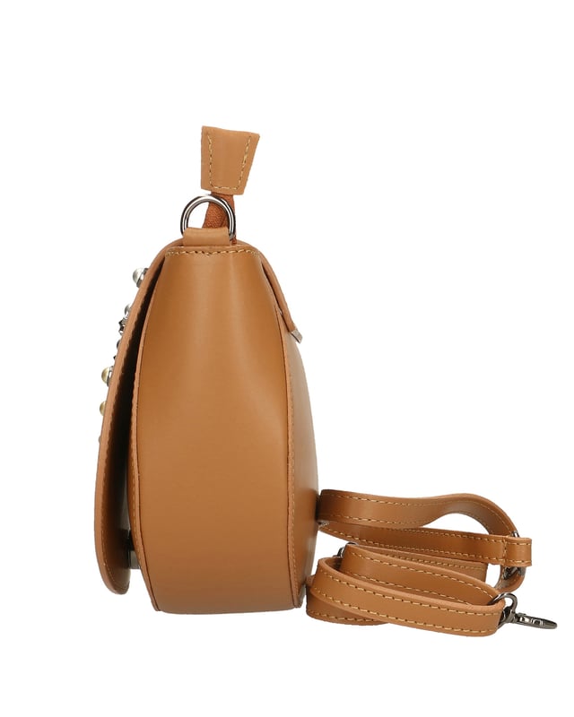 Bolso bandolera para mujer. El cierre es con botón magnético. Los bolsillos internos son uno con cremallera. Los bolsillos externos están ausentes. La bandolera es ajustable y extraíble en piel. Falta el mango. Hay un compartimento interno. El material exterior es piel auténtica arrugada. Internamente está forrado en tejido 70% algodón - 30% poliéster. Medidas: 20x17x7 cm. Hecho en Italia