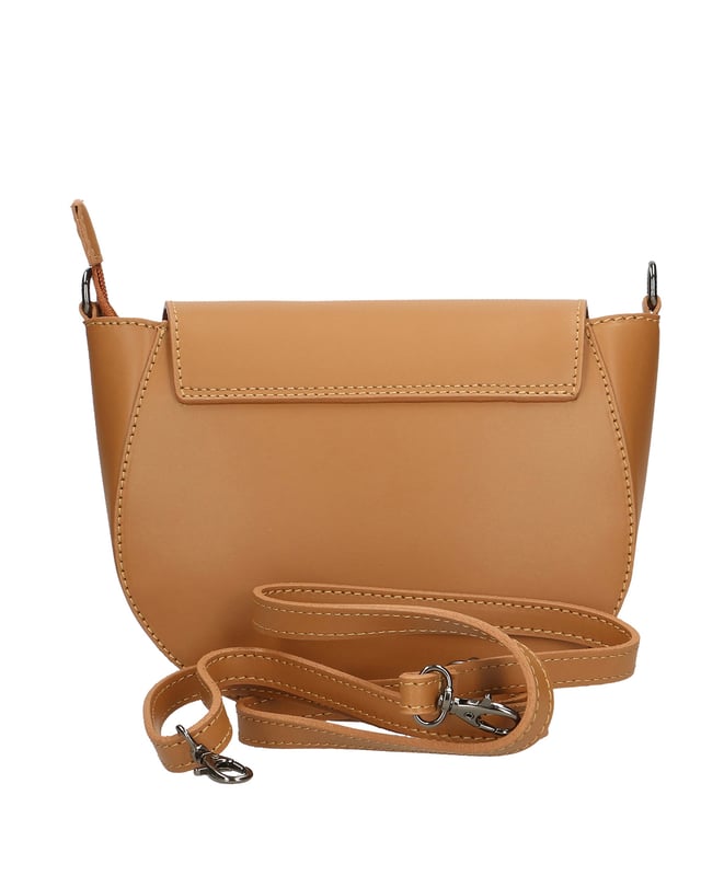 Bolso bandolera para mujer. El cierre es con botón magnético. Los bolsillos internos son uno con cremallera. Los bolsillos externos están ausentes. La bandolera es ajustable y extraíble en piel. Falta el mango. Hay un compartimento interno. El material exterior es piel auténtica arrugada. Internamente está forrado en tejido 70% algodón - 30% poliéster. Medidas: 20x17x7 cm. Hecho en Italia