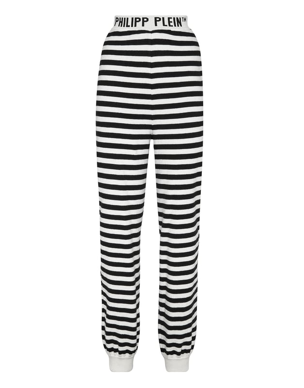 Estos pantalones de jacquard Mariner combinan el encanto náutico con un elevado atractivo de loungewear, póntelos con una prenda de punto ajustada o una prenda exterior estructurada para lucir un estilo lujoso y desenfadado.   El punto con infusión de cachemira ofrece una suavidad y calidez excepcionales.   El estampado de rayas jacquard añade ritmo visual y un toque moderno   La cintura elástica con detalle de logotipo garantiza un ajuste seguro y refinado   Los puños acanalados crean una silueta limpia y afilada.   Un básico sofisticado para looks informales de lujo y listos para viajar
