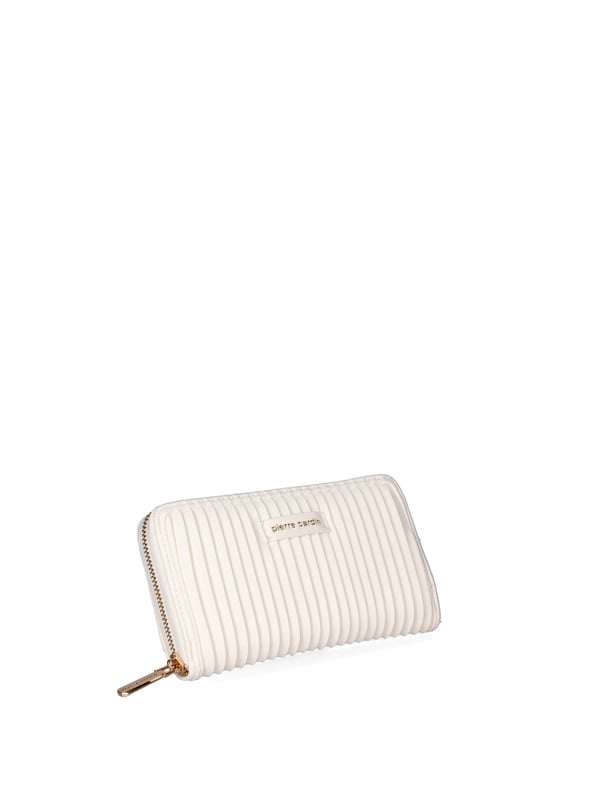 Cartera de mujer. El cierre es con cremallera. Los bolsillos internos son tarjeteros para billetes y monedas. Los bolsillos externos están ausentes. Falta la correa para el hombro. Falta el mango. Hay un compartimento interno. El material externo es 100%PU. Internamente es 100% Poliéster. Medidas: 19x10x3 cm. Producto de moda
