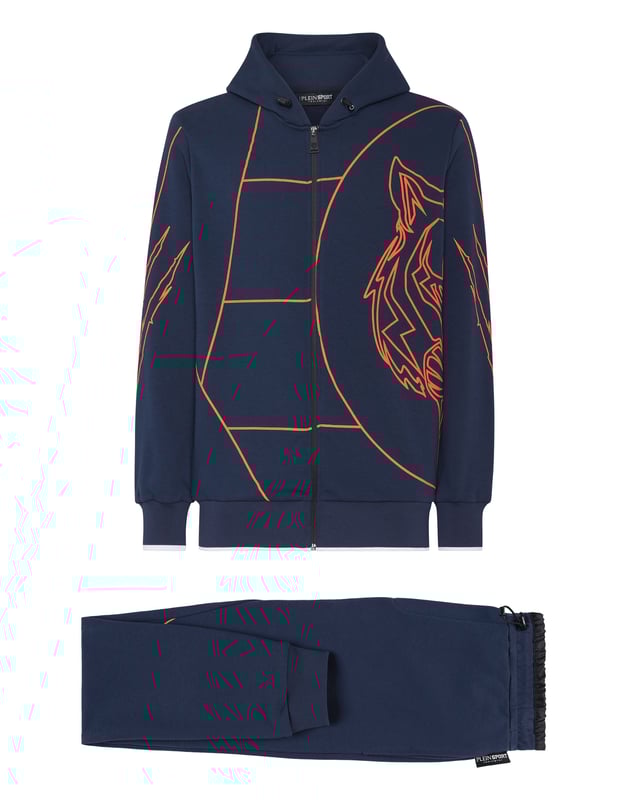Hier ist dein neuer Trainingsanzug, perfekt für dein Training und auch für deine Freizeit.   Fleece aus Baumwollmischung mit Gazefutter    Markengrafik    Schriftzugdruck auf dem Rücken   Zwei Eingrifftaschen auf der Sweatjacke mit Reißverschluss    Bund mit Nyloneinsätzen und Kordelzug   Zwei Eingrifftaschen   Rippstrickbündchen