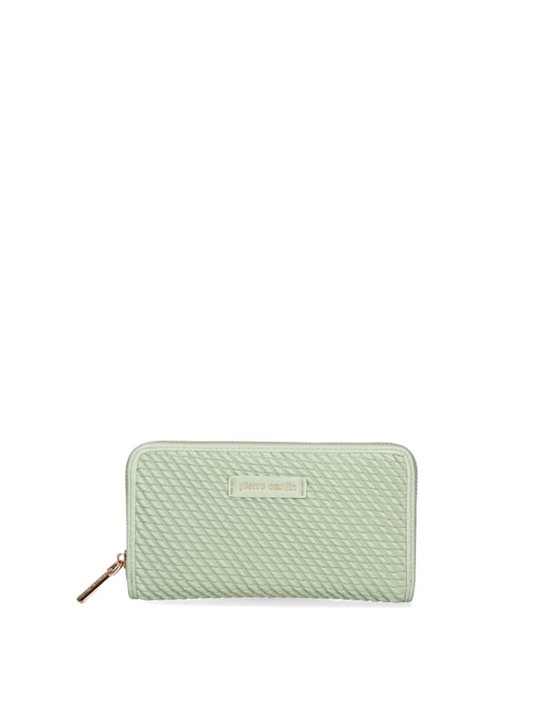 Cartera de mujer. El cierre es con cremallera. Los bolsillos internos son tarjeteros para billetes y monedas. Los bolsillos externos están ausentes. Falta la correa para el hombro. Falta el mango. Hay un compartimento interno. El material externo es 100%PU. Internamente es 100% Poliéster. Medidas: 19x10x3 cm. Producto de moda