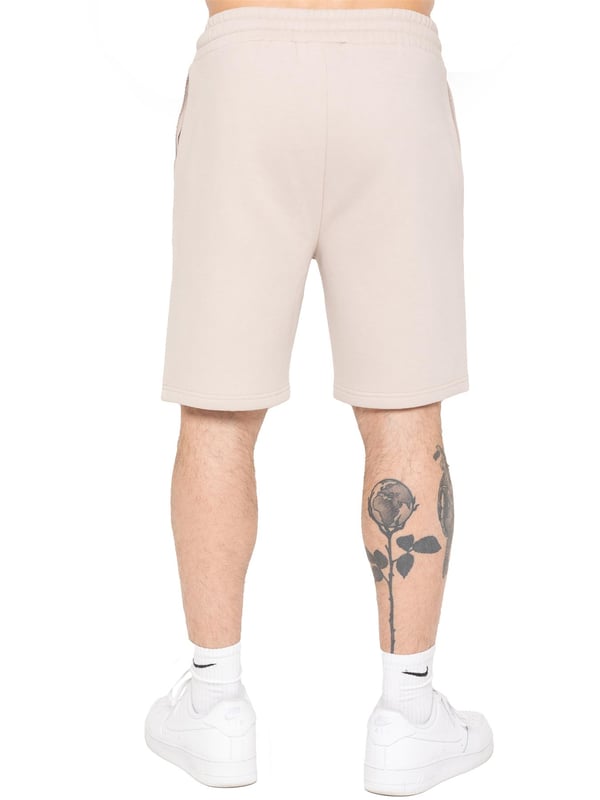 Stay comfortable and stylish with the Enzo Milano Men's Printed Shorts. Featuring a regular fit with soft fleece lining, these shorts are perfect for casual days or relaxed weekends. The elasticated waistband with an adjustable drawstring offers a secure, personalized fit, while two convenient slash pockets provide space for essentials. A bold puff print graphic on the leg adds a standout touch to this everyday staple.(43)