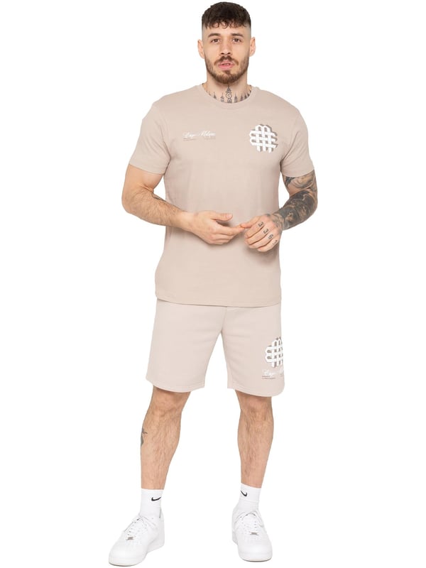Stay comfortable and stylish with the Enzo Milano Men's Printed Shorts. Featuring a regular fit with soft fleece lining, these shorts are perfect for casual days or relaxed weekends. The elasticated waistband with an adjustable drawstring offers a secure, personalized fit, while two convenient slash pockets provide space for essentials. A bold puff print graphic on the leg adds a standout touch to this everyday staple.(43)