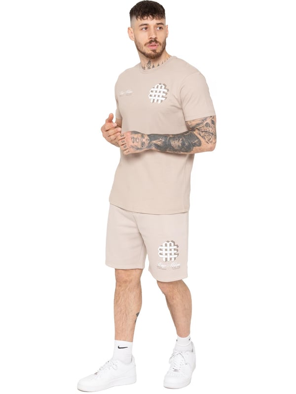 Stay comfortable and stylish with the Enzo Milano Men's Printed Shorts. Featuring a regular fit with soft fleece lining, these shorts are perfect for casual days or relaxed weekends. The elasticated waistband with an adjustable drawstring offers a secure, personalized fit, while two convenient slash pockets provide space for essentials. A bold puff print graphic on the leg adds a standout touch to this everyday staple.(43)