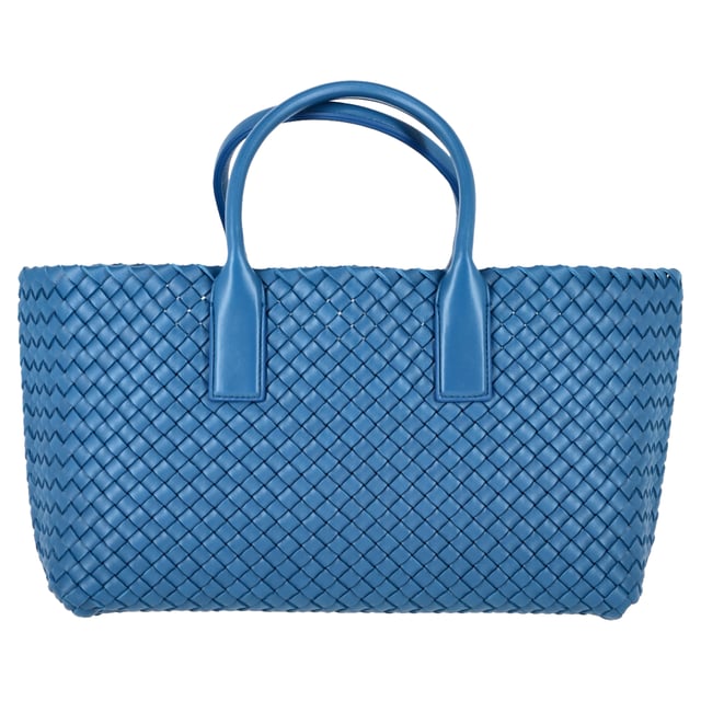 VINTAGE, RRP AS NEW

with dust bag

Bottega Veneta Small Cabat Tote in Blue Lambskin Leather
Condition: Excellent
Signs of wear: No retail tag, No visible sign of wear., 
Packaging: Dust bag
Color: Blue | blue
Material: Leather | leather
Size: One Size | One Size
Measurements: Width: 130; Height: 200; Length: 350; Handle drop: 110; Strap length: 0
SKU: NAPPUGBBA469726W
