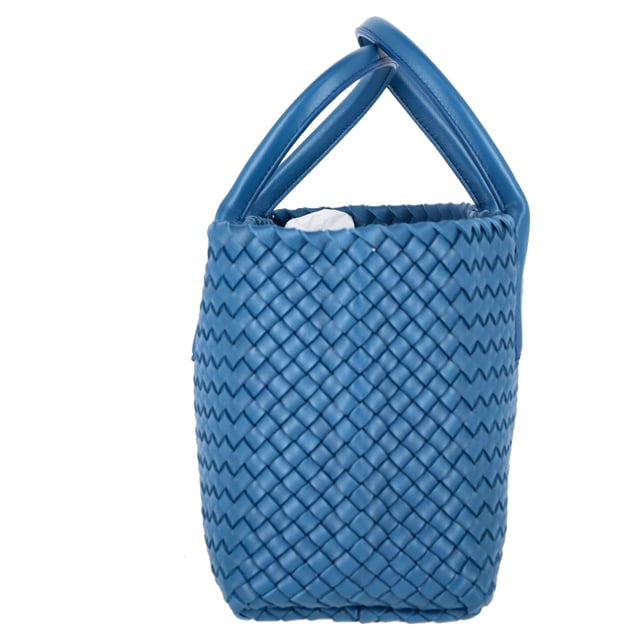 VINTAGE, RRP AS NEW

with dust bag

Bottega Veneta Small Cabat Tote in Blue Lambskin Leather
Condition: Excellent
Signs of wear: No retail tag, No visible sign of wear., 
Packaging: Dust bag
Color: Blue | blue
Material: Leather | leather
Size: One Size | One Size
Measurements: Width: 130; Height: 200; Length: 350; Handle drop: 110; Strap length: 0
SKU: NAPPUGBBA469726W