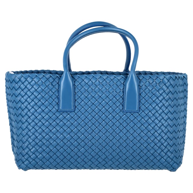 VINTAGE, RRP AS NEW

with dust bag

Bottega Veneta Small Cabat Tote in Blue Lambskin Leather
Condition: Excellent
Signs of wear: No retail tag, No visible sign of wear., 
Packaging: Dust bag
Color: Blue | blue
Material: Leather | leather
Size: One Size | One Size
Measurements: Width: 130; Height: 200; Length: 350; Handle drop: 110; Strap length: 0
SKU: NAPPUGBBA469726W
