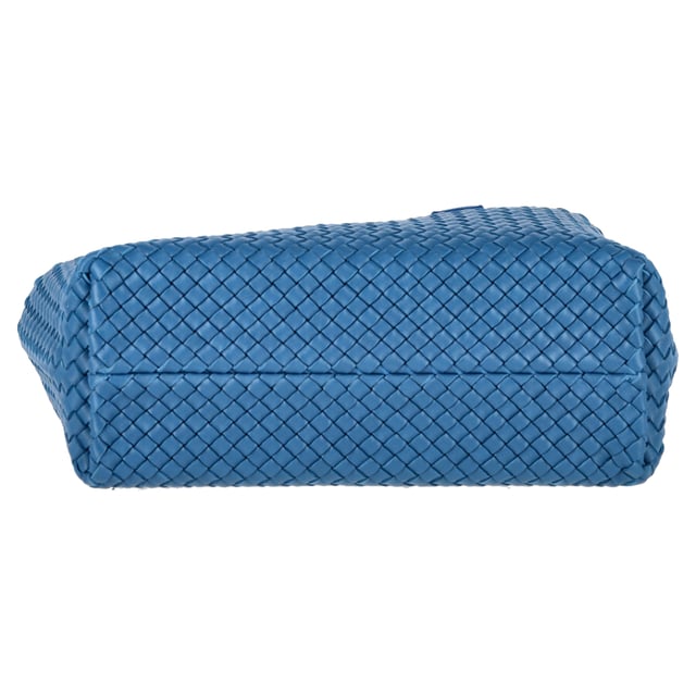 VINTAGE, RRP AS NEW

with dust bag

Bottega Veneta Small Cabat Tote in Blue Lambskin Leather
Condition: Excellent
Signs of wear: No retail tag, No visible sign of wear., 
Packaging: Dust bag
Color: Blue | blue
Material: Leather | leather
Size: One Size | One Size
Measurements: Width: 130; Height: 200; Length: 350; Handle drop: 110; Strap length: 0
SKU: NAPPUGBBA469726W