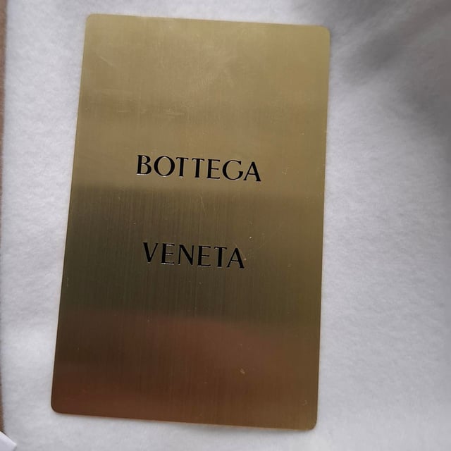 VINTAGE, RRP AS NEW

with dust bag

Bottega Veneta Small Cabat Tote in Blue Lambskin Leather
Condition: Excellent
Signs of wear: No retail tag, No visible sign of wear., 
Packaging: Dust bag
Color: Blue | blue
Material: Leather | leather
Size: One Size | One Size
Measurements: Width: 130; Height: 200; Length: 350; Handle drop: 110; Strap length: 0
SKU: NAPPUGBBA469726W