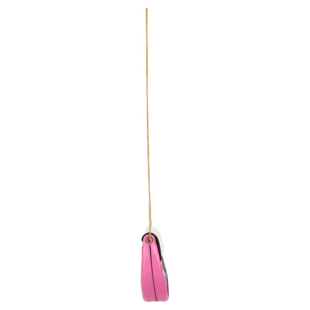 Rekommenderat försäljningspris
Ge din accessoarkollektion en djärv touch med Mulberry Snakeskin Print Shoulder Bag, tillverkad i flerfärgat läder för en lyxig, iögonfallande finish. Dess strukturerade design och iögonfallande mönster ger en kraftfull men sofistikerad touch till vilken outfit som helst. Matcha den med en helsvart ensemble eller neutrala toner för att låta väskan sticka ut som ditt ultimata stiluttalande.

Mulberry Snakeskin Print Shoulder Bag i flerfärgat läder

Skick: Utmärkt
Tecken på slitage: Ingen detaljhandelsetikett, Inga synliga tecken på slitage., Oanvänd eller använd en gång, men så bra som ny.
Förpackning: Dustbag
Färg: Flerfärgad
Material: Läder | läder
Storlek: One Size | One Size
Mått: Bredd: 50; Höjd: 180; Längd: 250; Handtagshöjd: 0; Remlängd: 1000
SKU: NAPPUGBBA470918W
