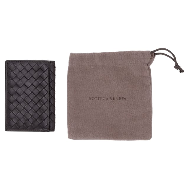 VINTAGE, RRP AS NEW
The Bottega Veneta Intrecciato Card Holder in brown leather showcases the brand’s iconic woven craftsmanship in a sleek, compact design. Made from premium leather, it offers refined durability with multiple slots to keep essentials organized in style. Elegant and timeless, this card holder is a discreet statement of luxury for everyday use.

Bottega Veneta Intreciatto Card Holder in Brown Leather

Condition: Excellent
Signs of wear: No retail tag, No visible sign of wear., 
Packaging: None
Color: Brown | ochre
Material: Leather | leather
Size: One Size | One Size
Measurements: Length: 110
SKU: MRPPUDESM476989M