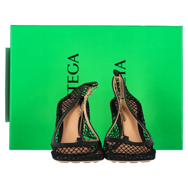VINTAGE, RRP AS NEW
The Bottega Veneta Stretch Pumps in Black Mesh and Leather seamlessly blend high-fashion design with exceptional comfort. Featuring a sleek, form-fitting silhouette, these pumps contour perfectly to the foot, offering both elegance and ease with every step. Crafted from a sophisticated combination of black mesh and leather, they add a modern edge to any outfit while exuding the brand's signature luxury craftsmanship.

Bottega Veneta Stretch Pumps in Black Mesh and Leather

Condition: Excellent
Signs of wear: Include Box., No visible sign of wear. No Mark at insole.,  Very light mark at soles.
Packaging: Box, Dust bag
Color: Black
Material: Polyester
Size: IT | 36.5
Measurements: Heel height: 85; Insole length: 270
SKU: NAPPUGBSH475627W