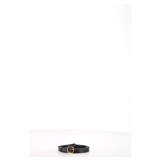 VINTAGE, RRP AS NEW
Crafted from smooth black leather, this Chloé belt is a study in refined simplicity. The statement round buckle adds a sculptural focal point while keeping the silhouette classic and versatile. Whether cinching the waist of a floaty dress or grounding tailored separates, it’s the perfect blend of utility and polish — subtle, stylish, and unmistakably Chloé.


Chloé Round Buckle Belt in Black Leather
Condition: Excellent
Signs of wear:  No sign of wear.
Packaging: None
Color: black
Material: Leather | leather
Size: One Size | One Size
Measurements: Width: 15; Length: 1050
SKU: NAPPUGBAC472268W