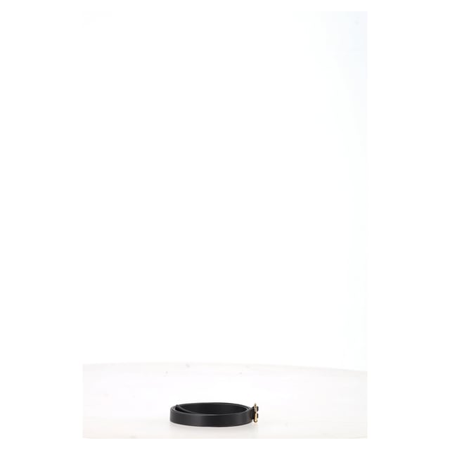 VINTAGE, RRP AS NEW
Crafted from smooth black leather, this Chloé belt is a study in refined simplicity. The statement round buckle adds a sculptural focal point while keeping the silhouette classic and versatile. Whether cinching the waist of a floaty dress or grounding tailored separates, it’s the perfect blend of utility and polish — subtle, stylish, and unmistakably Chloé.


Chloé Round Buckle Belt in Black Leather
Condition: Excellent
Signs of wear:  No sign of wear.
Packaging: None
Color: black
Material: Leather | leather
Size: One Size | One Size
Measurements: Width: 15; Length: 1050
SKU: NAPPUGBAC472268W