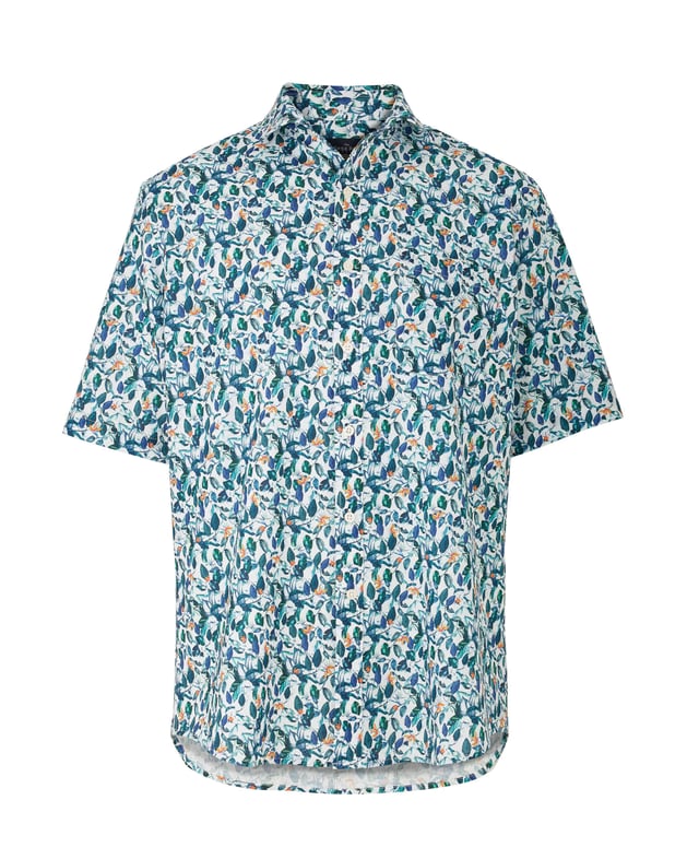 This casual linen shirt is decorated with a stylish floral print that look great in the summer. Complete with a button-down collar, short sleeves and chest pocket. Curl resistant cutaway collar, with an integral and removable collar stay. 55% linen / 45% cotton blend. The addition of cotton helps lessen the creasing. Generously proportioned classic fit. Cutaway collar. Split yoke, long tails, chest pocket. Short sleeve. Machine washable at 40°C. Shirt is presented in fully recyclable packaging.
