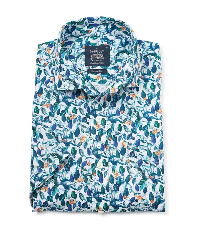 This casual linen shirt is decorated with a stylish floral print that look great in the summer. Complete with a button-down collar, short sleeves and chest pocket. Curl resistant cutaway collar, with an integral and removable collar stay. 55% linen / 45% cotton blend. The addition of cotton helps lessen the creasing. Generously proportioned classic fit. Cutaway collar. Split yoke, long tails, chest pocket. Short sleeve. Machine washable at 40°C. Shirt is presented in fully recyclable packaging.