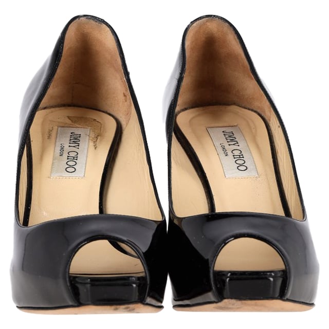 VINTAGE, RRP AS NEW
Turn heads when you glide in any room wearing these Jimmy Choo peep toe pumps. Made from leather, they feature peep toes and 11.5 cm heels. The insoles are leather padded with the brand logos. 

Jimmy Choo Comet Peep Toe Pumps in Black Patent Leather 
Condition: Very good
Signs of wear: Include Box., Minor markings, Lightly used but very well maintained. Minor mark at soles & creasing, light scuffing at the soles and heels.
Packaging: Box
Color: black
Material: Leather | patent leather
Size: EU | 39
Measurements: Heel height: 100; Insole length: 270
SKU: NAPPUGBSH474226W