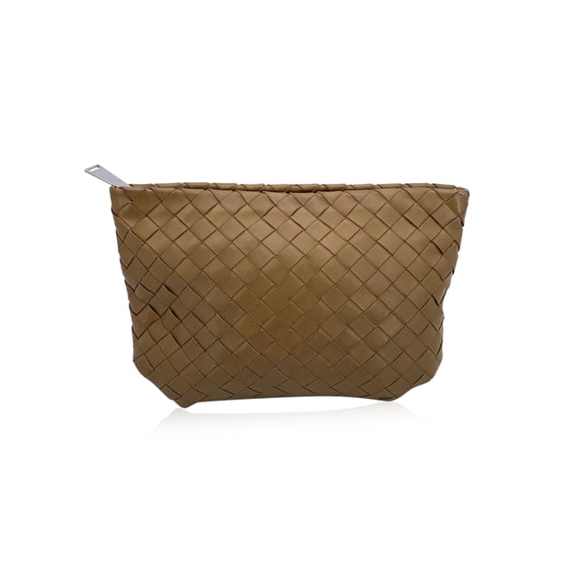 VINTAGE, RRP AS NEW
Bottega Veneta Intrecciato Zip Pouch - A Touch of Woven Gold  There's something unmistakably timeless about Bottega Veneta's craftsmanship-and this Intrecciato Zip Pouch Wristlet is no exception. Woven from buttery-soft lambskin leather in a luminous gold tan, it captures the quiet luxury the house is celebrated for. Compact yet refined, it's the kind of piece that slips effortlessly from day to night, always adding a touch of artisanal elegance.  Secured with a zip closure and adorned with silver-tone hardware, the exterior is a work of woven art, while the matching lambskin-lined interior offers a simple open compartment and a single patch pocket for essentials. Discreetly stamped with 'Bottega Veneta - Made in Italy' and its original ity label, this clutch is more than a bag-it's a moment of Italian design history you can hold in your hand.  Perfect for collectors, minimalists, and lovers of enduring beauty in small forms. Condition Rating: B - VERY GOOD CONDITIONCondition Details: Some darkness on leather along the opening, on a side. A couple of pen marks internally. Please check the photos carefully and ask if you need to know more details or if you have any doubts.Measurements (cm):Depth: 5.1Height: 17.8Length: 27.9Other Details: Dustbag? NoKeys? NoBox? No Measurments:  width: 51 mm length: 279 mm height: 178 mm