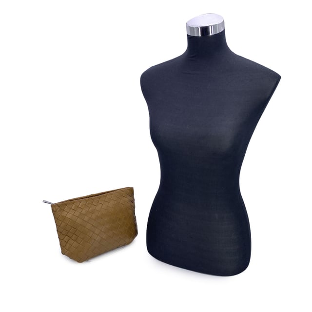 VINTAGE, RRP AS NEW
Bottega Veneta Intrecciato Zip Pouch - A Touch of Woven Gold  There's something unmistakably timeless about Bottega Veneta's craftsmanship-and this Intrecciato Zip Pouch Wristlet is no exception. Woven from buttery-soft lambskin leather in a luminous gold tan, it captures the quiet luxury the house is celebrated for. Compact yet refined, it's the kind of piece that slips effortlessly from day to night, always adding a touch of artisanal elegance.  Secured with a zip closure and adorned with silver-tone hardware, the exterior is a work of woven art, while the matching lambskin-lined interior offers a simple open compartment and a single patch pocket for essentials. Discreetly stamped with 'Bottega Veneta - Made in Italy' and its original ity label, this clutch is more than a bag-it's a moment of Italian design history you can hold in your hand.  Perfect for collectors, minimalists, and lovers of enduring beauty in small forms. Condition Rating: B - VERY GOOD CONDITIONCondition Details: Some darkness on leather along the opening, on a side. A couple of pen marks internally. Please check the photos carefully and ask if you need to know more details or if you have any doubts.Measurements (cm):Depth: 5.1Height: 17.8Length: 27.9Other Details: Dustbag? NoKeys? NoBox? No Measurments:  width: 51 mm length: 279 mm height: 178 mm