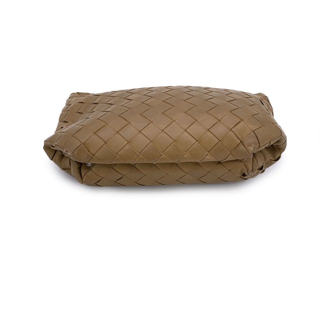 VINTAGE, RRP AS NEW
Bottega Veneta Intrecciato Zip Pouch - A Touch of Woven Gold  There's something unmistakably timeless about Bottega Veneta's craftsmanship-and this Intrecciato Zip Pouch Wristlet is no exception. Woven from buttery-soft lambskin leather in a luminous gold tan, it captures the quiet luxury the house is celebrated for. Compact yet refined, it's the kind of piece that slips effortlessly from day to night, always adding a touch of artisanal elegance.  Secured with a zip closure and adorned with silver-tone hardware, the exterior is a work of woven art, while the matching lambskin-lined interior offers a simple open compartment and a single patch pocket for essentials. Discreetly stamped with 'Bottega Veneta - Made in Italy' and its original ity label, this clutch is more than a bag-it's a moment of Italian design history you can hold in your hand.  Perfect for collectors, minimalists, and lovers of enduring beauty in small forms. Condition Rating: B - VERY GOOD CONDITIONCondition Details: Some darkness on leather along the opening, on a side. A couple of pen marks internally. Please check the photos carefully and ask if you need to know more details or if you have any doubts.Measurements (cm):Depth: 5.1Height: 17.8Length: 27.9Other Details: Dustbag? NoKeys? NoBox? No Measurments:  width: 51 mm length: 279 mm height: 178 mm