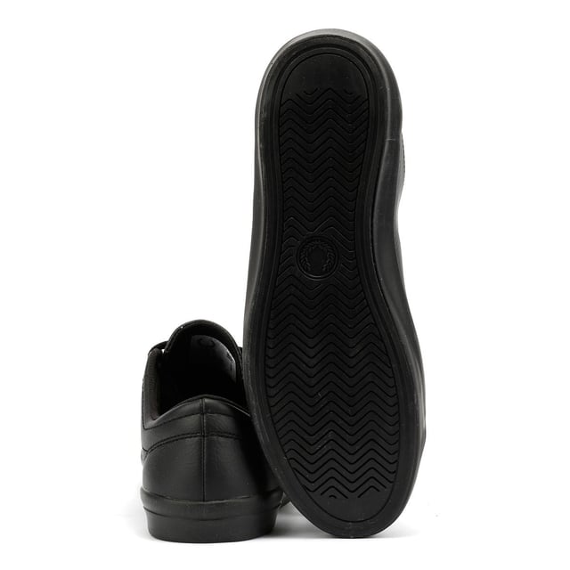Premium leather trainer featuring a sleek leather upper and signature embroidered Laurel Wreath on the quarter panel. Finished with a durable rubber sole for lasting comfort and grip.