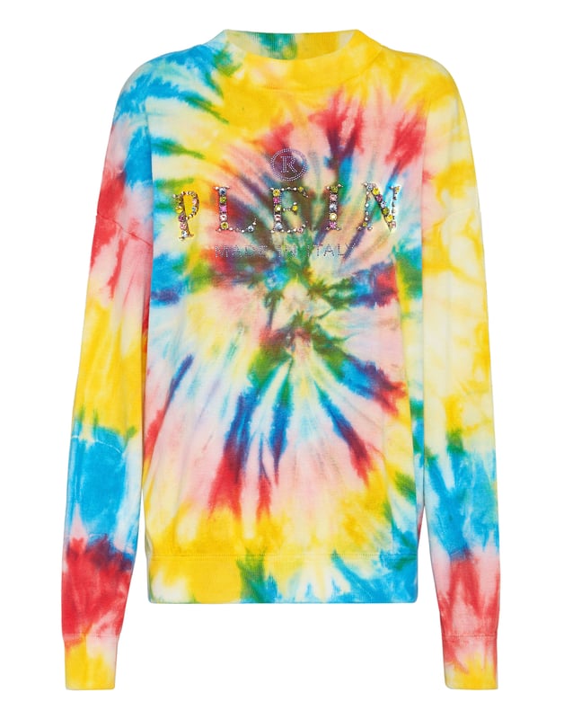 Jersey oversize de punto confeccionado en lana con estampado tie-dye. Las letras de la marca de cristales de strass están aplicadas en la parte delantera. Dobladillos de punto de canalé.