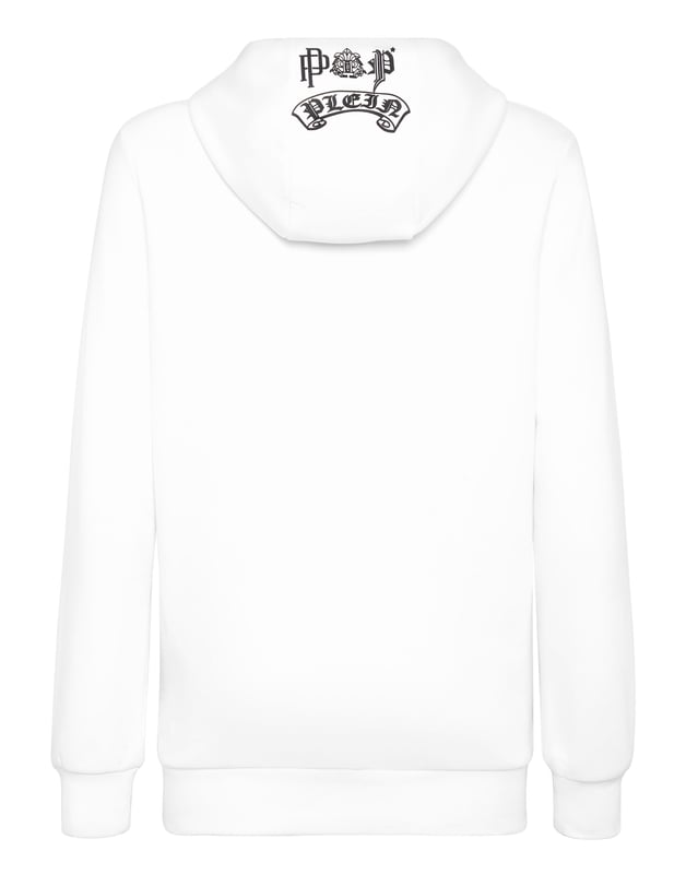 Verfraaid  Katoenen fleece unisex jogging hoodie. De iconische doodskop met strasopdruk siert het kledingstuk. Twee steekzakken. Ribgebreide zomen.