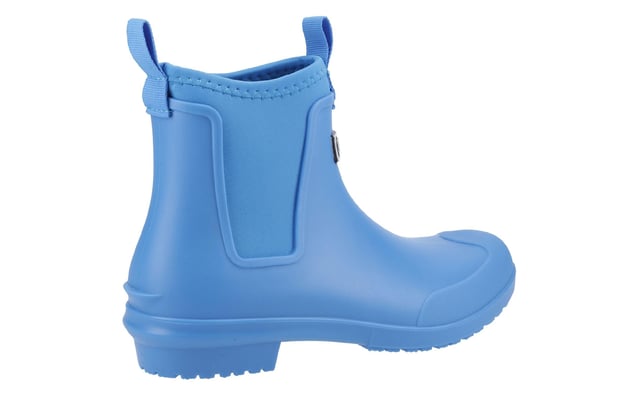 Tackle the outdoors with confidence in the Grosvenor from Cotswold  the perfect welly for unpredictable British weather and beyond. Crafted with fully waterproof 3mm neoprene, this boot delivers excellent warmth, comfort, and flexibility in any condition.
 Designed for practical performance, the Grosvenor features a reinforced toe and heel for added durability, a lightweight sole for all-day wear, and an easy-to-clean overlay to keep your boots looking their best. The handy pull-on loop makes slipping them on a breeze  whether you're heading into the garden, fields, or countryside trails.
- Fully waterproof upper
- Pull on loop for easy on/ off wear
- Lightweight sole
- Reinforced toe & heel
- Cotswold branding