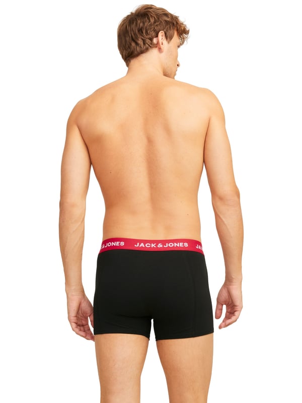 Diese Trunks bringen frischen Wind in deine Wäsche-Schublade. Mit ihrem kürzeren, eng anliegenden Schnitt sitzen sie wie eine zweite Haut. Der elastische Bund sorgt für einen perfekten Halt – den ganzen Tag lang. Besonders stylisch: der eingewebte Label-Schriftzug, der für einen sportlich-markanten Look sorgt. Das weiche Material fühlt sich angenehm auf der Haut an und bietet optimale Bewegungsfreiheit. Sie eignen sich ideal für den Alltag, aber auch für aktive Stunden. Im praktischen Dreierpack erhältst du gleich dreifachen Komfort. Jeder Schnitt ist durchdacht, jede Naht sitzt. Modern, schlicht und dennoch ein Statement. Ein Basic, das alles andere als langweilig ist.