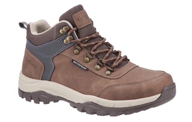 The Cotswold Overbury Mens Hiking Boots are the perfect companion for outdoor adventures. Crafted with waterproof PU uppers, these boots ensure your feet stay dry no matter the weather conditions. The lace-up front and speed hook fastenings provide a secure, adjustable fit, while the comfort footbed delivers all-day cushioning for maximum comfort. Whether you're trekking through wet trails or exploring rugged terrain, the Overbury boots offer both durability and comfort for all your hiking needs.
-Waterproof PU uppers keep feet dry in all weather
- Lace-up front with speed hook fastenings for a secure fit
- Comfort footbed for all-day cushioning
- Durable and comfortable for trekking wet trails or rugged terrain
- Ideal for outdoor adventures and hiking