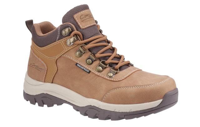 The Cotswold Overbury Womens Hiking Boots are the perfect companion for outdoor adventures. Crafted with waterproof PU uppers, these boots ensure your feet stay dry no matter the weather conditions. The lace-up front and speed hook fastenings provide a secure, adjustable fit, while the comfort footbed delivers all-day cushioning for maximum comfort. Whether you're trekking through wet trails or exploring rugged terrain, the Overbury boots offer both durability and comfort for all your hiking needs.
-Waterproof PU uppers keep feet dry in all weather
- Lace-up front with speed hook fastenings for a secure fit
- Comfort footbed for all-day cushioning
- Durable and comfortable for trekking wet trails or rugged terrain
- Ideal for outdoor adventures and hiking
