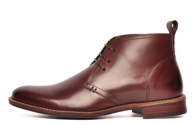 Catesby England was founded in 1970 with a vision and dedication focused on quality, craftsmanship, and a fine attention to detail. From its modest beginnings in a countryside workshop, Catesby England grew into a name synonymous with classic English footwear, blending heritage with modern craftsmanship, manufactured from the finest leathers to ensure durability, comfort, and effortless style.
The Farleton leather chukka boot from Catesby England features an extremely cushioned inner sole and are crafted from a high-quality leather upper, effortlessly taking you from day to night with an all-round design that is perfect for formal or casual wear. Featuring a smooth finish, accompanied by a slim durable outsole, making these vintage chukka boots a perfect addition to any footwear collection. 
 - Premium leather upper 
 - Lace up fastening 
 - Comfort insole 
 - Soft leather / textile inner 
 - Durable rubber outsole 
 - Catesby England branding throughout