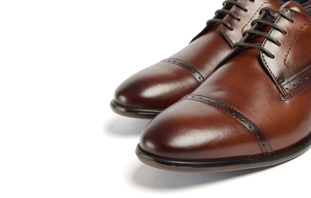 Introducing the Ralph, a sophisticated toe-cap Oxford style crafted from premium Italian leather, meticulously finished to deliver a rich, deep color. Elevate your formal attire with the closed Oxford lace-up closure, while the concealed padded collar and tongue enhance comfort. The Ortholite foam insole offers long-lasting cushioning and breathability, ensuring your feet stay comfortable throughout the day. The Ralph is the perfect blend of timeless style and modern comfort.- Premium Italian leather upper- Lace-up closure- Concealed padded collar and tongue- Ortholite foam insole