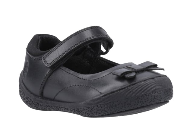 The Martha School Shoes feature a durable TPR sole with a decorative bow, a touch fastening strap for easy on-and-off, and a padded textile collar for comfort. The Micro-Fresh lining keeps feet fresh, while the double-dyed real leather upper reduces scuff marks. With a breathable textile sock, hardwearing outsole, and an approx. 1.2cm heel, these shoes offer style, comfort, and durability for school days.
- Double-dyed leather upper (scuff resistant)
- Touch fastening strap for easy / off wear
- Padded textile collar
- Breathable textile sock and lining
- Durable TPR sole
- hardwearing / durable outsole
- Heel height of approx 1.2cm
- Hush Puppies branding
