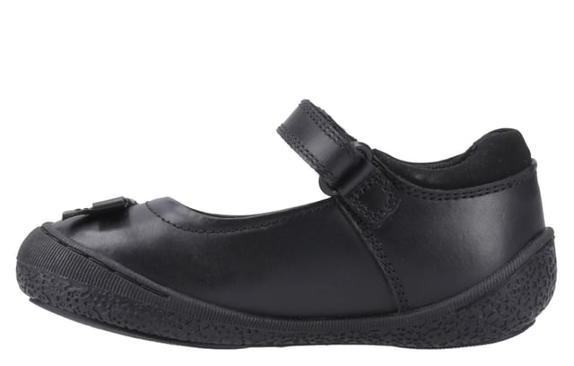 The Martha School Shoes feature a durable TPR sole with a decorative bow, a touch fastening strap for easy on-and-off, and a padded textile collar for comfort. The Micro-Fresh lining keeps feet fresh, while the double-dyed real leather upper reduces scuff marks. With a breathable textile sock, hardwearing outsole, and an approx. 1.2cm heel, these shoes offer style, comfort, and durability for school days.
- Double-dyed leather upper (scuff resistant)
- Touch fastening strap for easy / off wear
- Padded textile collar
- Breathable textile sock and lining
- Durable TPR sole
- hardwearing / durable outsole
- Heel height of approx 1.2cm
- Hush Puppies branding