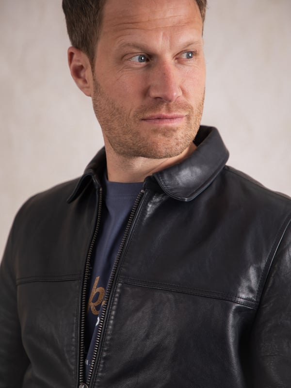Add the suave Hesket leather jacket to effortlessly elevate your wardrobe. Crafted from the highest quality vegetable tanned aniline leather that&rsquo;ll get better and more unique with each wear, this deep navy jacket has been inspired by the 70s for ultimate vintage appeal. A classic collar, easy centre zip and large pockets (as well as three inner ones) make the Hesket the perfect combination of style and substance.