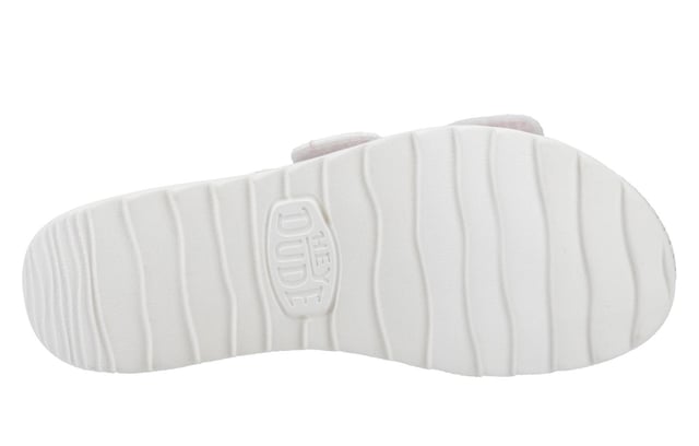 Erleben Sie ultimativen Komfort und Stil mit diesen Hey Dude Delray Slides, wo herausragender Komfort auf einzigartiges Design trifft. Mit verstellbaren Riemen für eine individuelle Passform und einer luftigen Plattform für tragefreundlichen Komfort den ganzen Tag über, vereint dieser Slide praktische Unterstützung mit schickem Ästhetik. Die Zierstichdetails und Ösenakzente verleihen einen einzigartigen Flair, während das konturierte EVA-Fußbett für Komfort und Atmungsaktivität bei jedem Schritt sorgt.
  Textil-Obermaterial für ein leichtes, atmungsaktives Gefühl
  Verstellbarer Klettverschluss für eine sichere, personalisierte Passform
  Weiche Textilauskleidung für zusätzlichen Komfort
  Konturiertes EVA-Fußbett für verbesserte Polsterung und Luftzirkulation
  Hey Dude-Branding