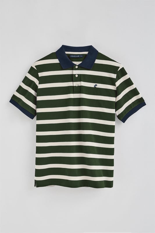 Das Poloshirt Genova bietet die perfekte Kombination aus Stil und Komfort. Es hat ein zeitloses Streifendesign und ist aus Baumwollpiqué gefertigt, das angenehm kühl und geschmeidig ist. Der gerippte Kragen mit Dreiknopfleiste und Steg auf der Rückseite sorgt für eine tadellose Struktur, während kontrastierende Details an den Ärmeln und am Kragen einen besonderen Akzent setzen. Ein gesticktes Monogramm auf der Brust rundet das Design ab und macht es zu einem vielseitigen und raffinierten Kleidungsstück.