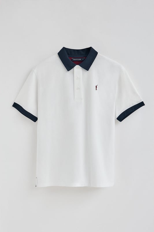 Das Poloshirt Dareh ist die perfekte Kombination aus Komfort und Eleganz. Sein Baumwollpiqué-Gewebe ist angenehm atmungsaktiv und geschmeidig, während kontrastierende Details an Kragen und Ärmeln das Design aufpeppen. Die ikonische Rigby Go Stickerei auf der Brust, die Seitenschlitze und das personalisierte Nahtband machen dieses Poloshirt zu einem einzigartigen und eleganten Kleidungsstück.