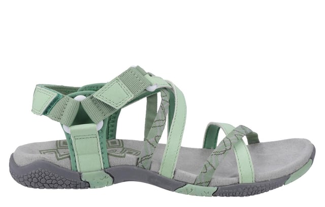 Stap de zomer in met de levendige wandelsandaal van Cotswold Shoes, ontworpen voor zowel comfort als stijl. Met een speelse combinatie van effen en bedrukt leren-textiel bandjes steekt deze sandaal eruit met zijn coole crossover-detailing. Dubbele haak-en-lus sluitingen - één over de voet en één bij de enkel - bieden een veilige, verstelbare pasvorm voor een hele dag draagcomfort. Afgewerkt met een gevormde TPR-buitenzool, levert het blijvende comfort en stabiliteit tijdens elke zomerse wandeling.

  Bovenwerk van een leer/textielmix
  Stijlvol crossover bandjesdesign
  Dubbele haak-en-lus sluitingen voor een gepersonaliseerde pasvorm
  Gevormde TPR-buitenzool voor verbeterd comfort en ondersteuning