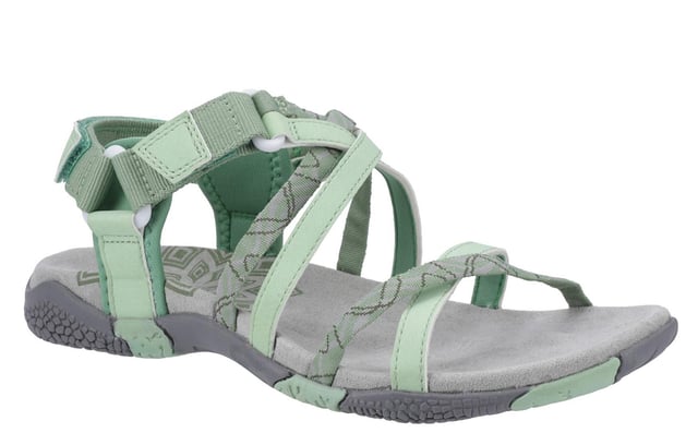 Stap de zomer in met de levendige wandelsandaal van Cotswold Shoes, ontworpen voor zowel comfort als stijl. Met een speelse combinatie van effen en bedrukt leren-textiel bandjes steekt deze sandaal eruit met zijn coole crossover-detailing. Dubbele haak-en-lus sluitingen - één over de voet en één bij de enkel - bieden een veilige, verstelbare pasvorm voor een hele dag draagcomfort. Afgewerkt met een gevormde TPR-buitenzool, levert het blijvende comfort en stabiliteit tijdens elke zomerse wandeling.

  Bovenwerk van een leer/textielmix
  Stijlvol crossover bandjesdesign
  Dubbele haak-en-lus sluitingen voor een gepersonaliseerde pasvorm
  Gevormde TPR-buitenzool voor verbeterd comfort en ondersteuning