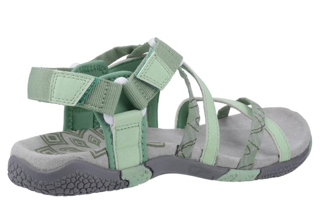 Stap de zomer in met de levendige wandelsandaal van Cotswold Shoes, ontworpen voor zowel comfort als stijl. Met een speelse combinatie van effen en bedrukt leren-textiel bandjes steekt deze sandaal eruit met zijn coole crossover-detailing. Dubbele haak-en-lus sluitingen - één over de voet en één bij de enkel - bieden een veilige, verstelbare pasvorm voor een hele dag draagcomfort. Afgewerkt met een gevormde TPR-buitenzool, levert het blijvende comfort en stabiliteit tijdens elke zomerse wandeling.

  Bovenwerk van een leer/textielmix
  Stijlvol crossover bandjesdesign
  Dubbele haak-en-lus sluitingen voor een gepersonaliseerde pasvorm
  Gevormde TPR-buitenzool voor verbeterd comfort en ondersteuning