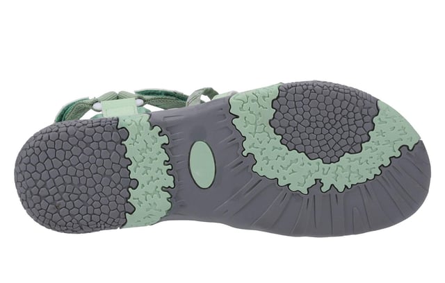 Stap de zomer in met de levendige wandelsandaal van Cotswold Shoes, ontworpen voor zowel comfort als stijl. Met een speelse combinatie van effen en bedrukt leren-textiel bandjes steekt deze sandaal eruit met zijn coole crossover-detailing. Dubbele haak-en-lus sluitingen - één over de voet en één bij de enkel - bieden een veilige, verstelbare pasvorm voor een hele dag draagcomfort. Afgewerkt met een gevormde TPR-buitenzool, levert het blijvende comfort en stabiliteit tijdens elke zomerse wandeling.

  Bovenwerk van een leer/textielmix
  Stijlvol crossover bandjesdesign
  Dubbele haak-en-lus sluitingen voor een gepersonaliseerde pasvorm
  Gevormde TPR-buitenzool voor verbeterd comfort en ondersteuning