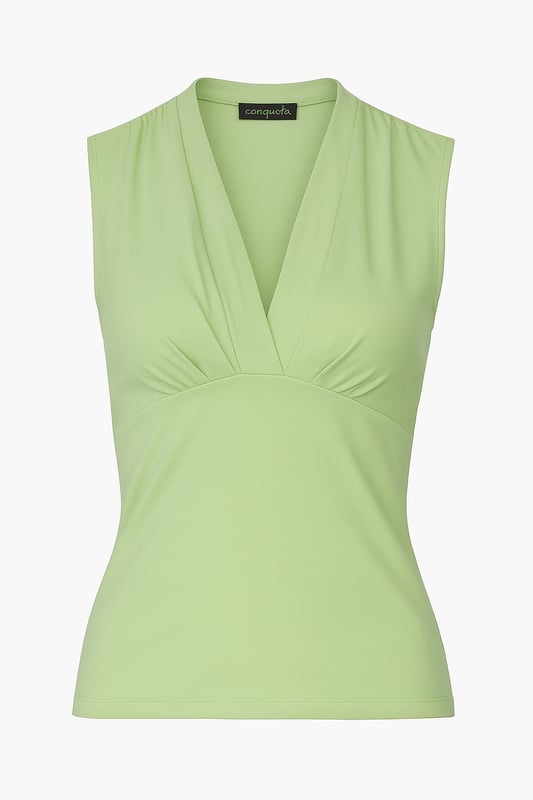 Geef je garderobe een boost met deze elegante lichtgroene mouwloze top met V-hals, ontworpen voor zowel comfort als stijl. Deze top is gemaakt van een premium viscose-elastaanmix en voelt zacht, ademend aan en heeft een flatterende stretch-pasvorm. De diepe V-hals en subtiele ruches zorgen voor een vleugje verfijning, waardoor hij perfect is voor zowel casual als geklede gelegenheden. Combineer hem moeiteloos met een pantalon, rok of jeans voor een chique, tijdloze look. Dit veelzijdige kledingstuk is ideaal om als laagje te dragen of solo te dragen en is een must-have voor elke modieuze garderobe.