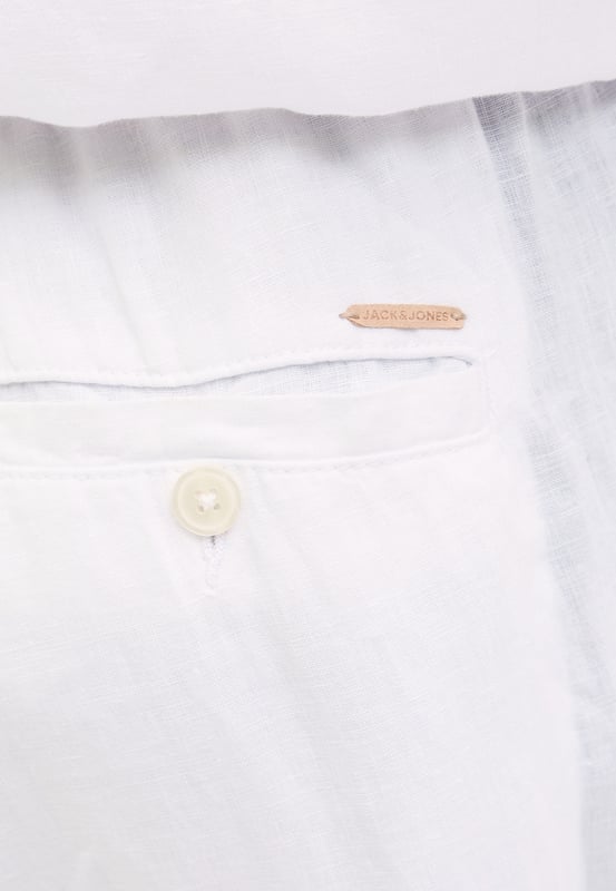 Deze broek van Jack & Jones combineert functionaliteit met moderne stijl. Met een rits en knoopsluiting biedt hij een veilige pasvorm en comfortabel draagcomfort. De klassieke 4-pocketstijl zorgt voor voldoende opbergruimte in het dagelijks leven. De riemlussen maken het mogelijk om hem te combineren met je favoriete riem. Hoogwaardige materialen en nauwkeurige afwerking garanderen een prettig draaggevoel – de hele dag door.