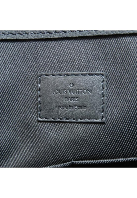 Brand: Louis Vuitton
Model: Takeoff Tote
Color: Black
Material: Leather
Inclusions: Key Padlock
Dimensions: 34cm x 35cm x 13cm / 13.38&#x27;&#x27; x 13.77&#x27;&#x27; x 5.11&#x27;&#x27;
Serial number: None
Country of origin: Spain
Condition: A - excellent condition.
Outside condition : A few scratch
Inside condition : Good
Handle condition : Good
Corner condition : Good
Metal fittings condition : ScuffBrand: Louis VuittonType: toteMain Material: Leather