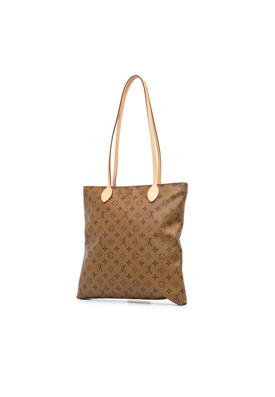 The Carry It features a printed reverse monogram canvas body flat vachetta leather shoulder straps a top zip closure and interior zip and slip pockets.Brand: Louis VuittonCondition: Pre-lovedType: Tote BagRating: AMain Material: CanvasDimensions (LxWxD): 38x37x4Strap Drop: 34Dust Bag: Yes