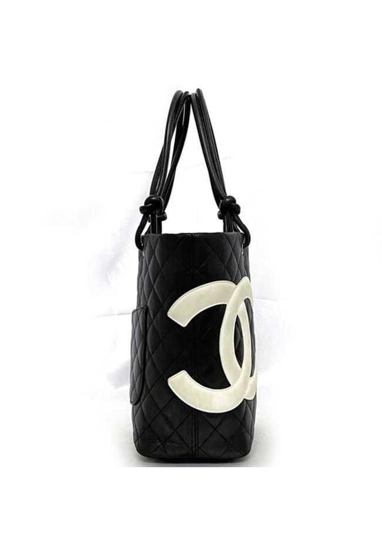 Brand: Chanel
Model: Cambon line
Color: Black
Material: Leather
Inclusions: /
Dimensions: 24.5cm x 20cm x 12cm
Serial number: 9445023
Country of origin: Italy
Condition: B - good condition.
This Chanel Cambon Line tote bag model A25166 is a chic accessory designed for women. Crafted from the iconic Cambon ligne material in black and white it features a spacious design with two zipper pockets and two pen holders inside.
The bag shows slight overall scratches and dirt with noticeable rubbing on the corners and some stains on the exterior. There are also scuff marks throughout but it remains a stylish and functional tote.
We recommend that you look at all the pictures before making your purchase to ensure that you are satisfied with the condition of the item.Brand: ChanelType: toteMain Material: Leather